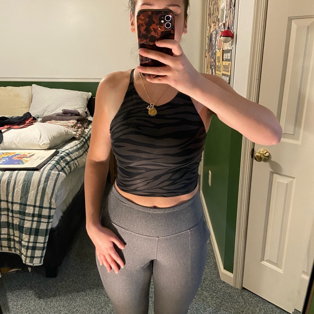 Workout top - Picture 2 of 4